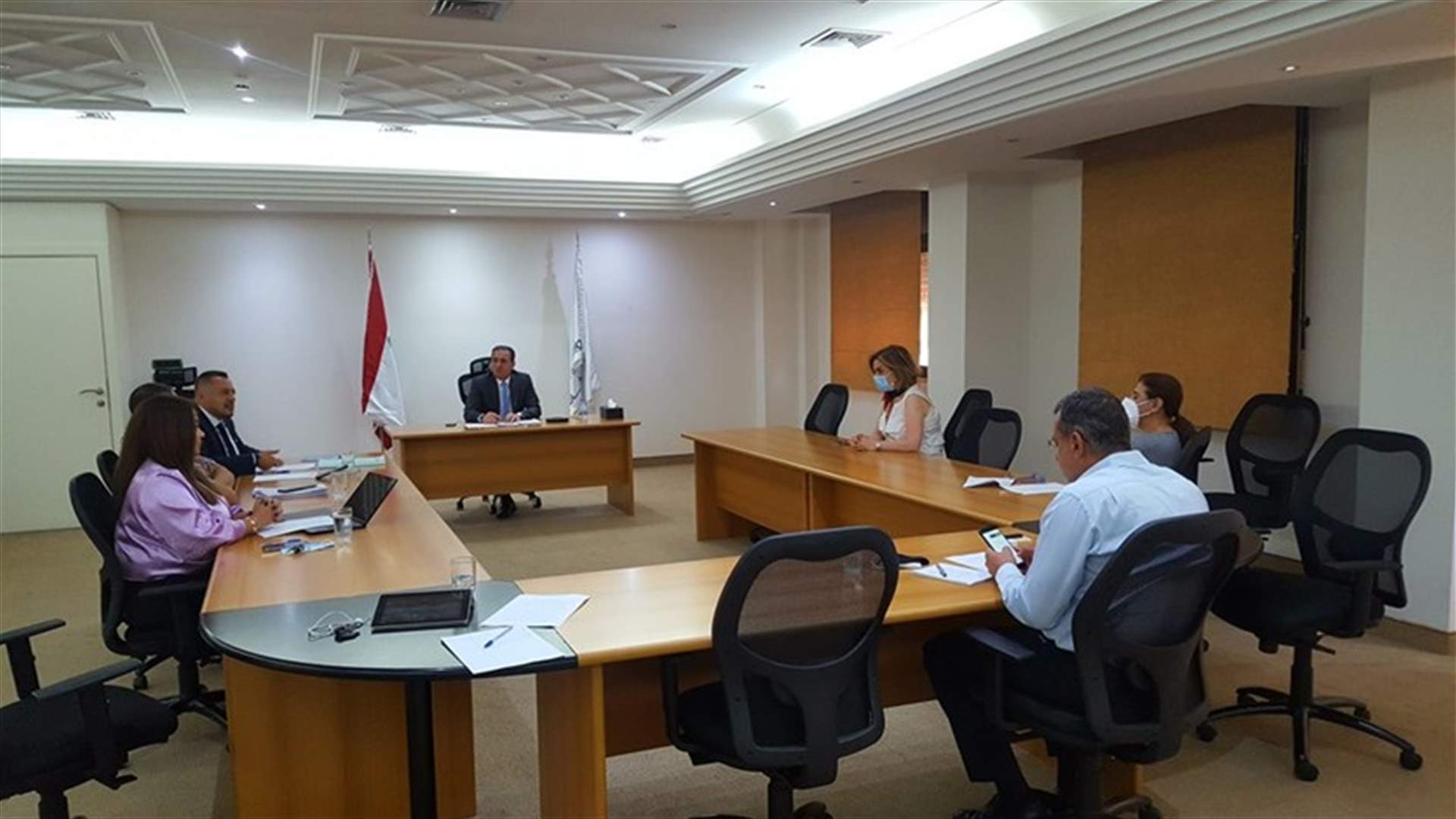 حواط عرض سبل معالجة الشكاوى المتعلقة بالضريبة على الشريحة الهاتفية للمسافرين