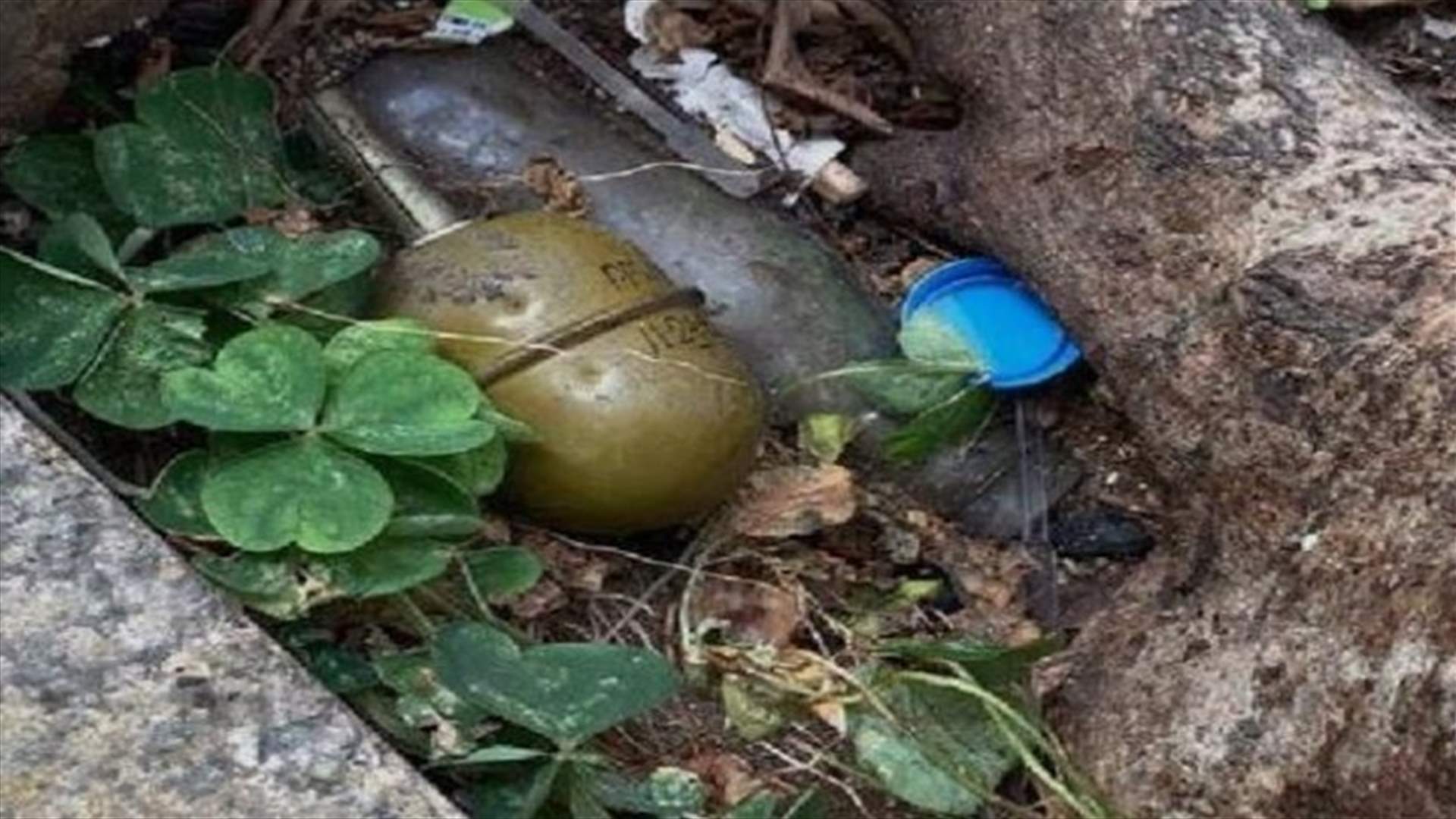 العثور على قنبلتين يدويتين في نهر الذهب كسروان