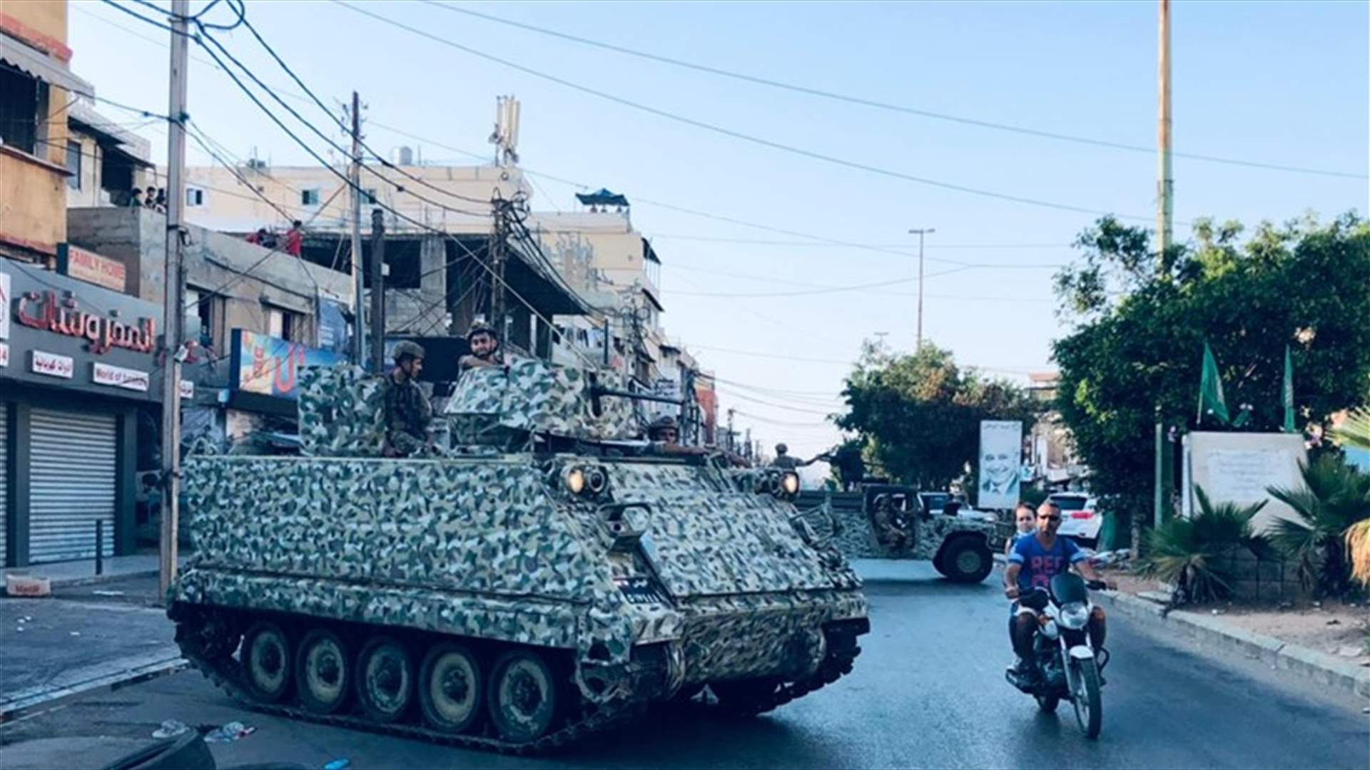 الجيش يقطع طريق الأوزاعي بالاتجاهين ويقيم حاجزاً على طريق المطار يمنع من خلاله مرور الدراجات النارية الى خلدة
