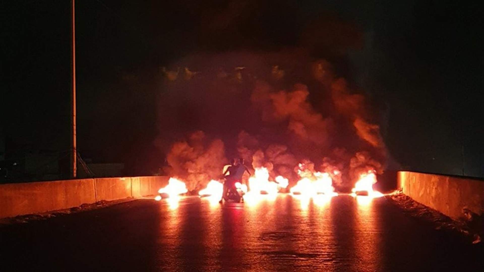 قطع اوتوستراد الملولة في طرابلس احتجاجاً على انقطاع الكهرباء