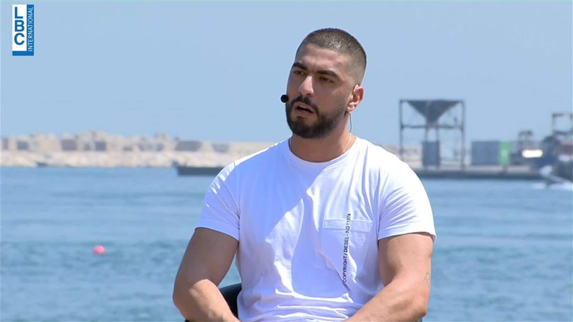 في زيارته الأولى للمرفأ... شقيق الضحية جو بو صعب: &quot;هون مات... كان الأول على باب العنبر&quot; (فيديو)
