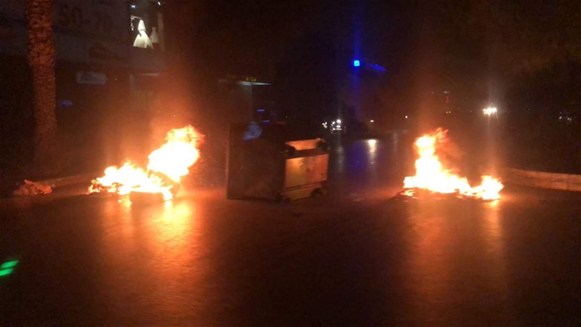 قطعُ طرقات في طرابلس احتجاجاً على  انقطاع الكهرباء