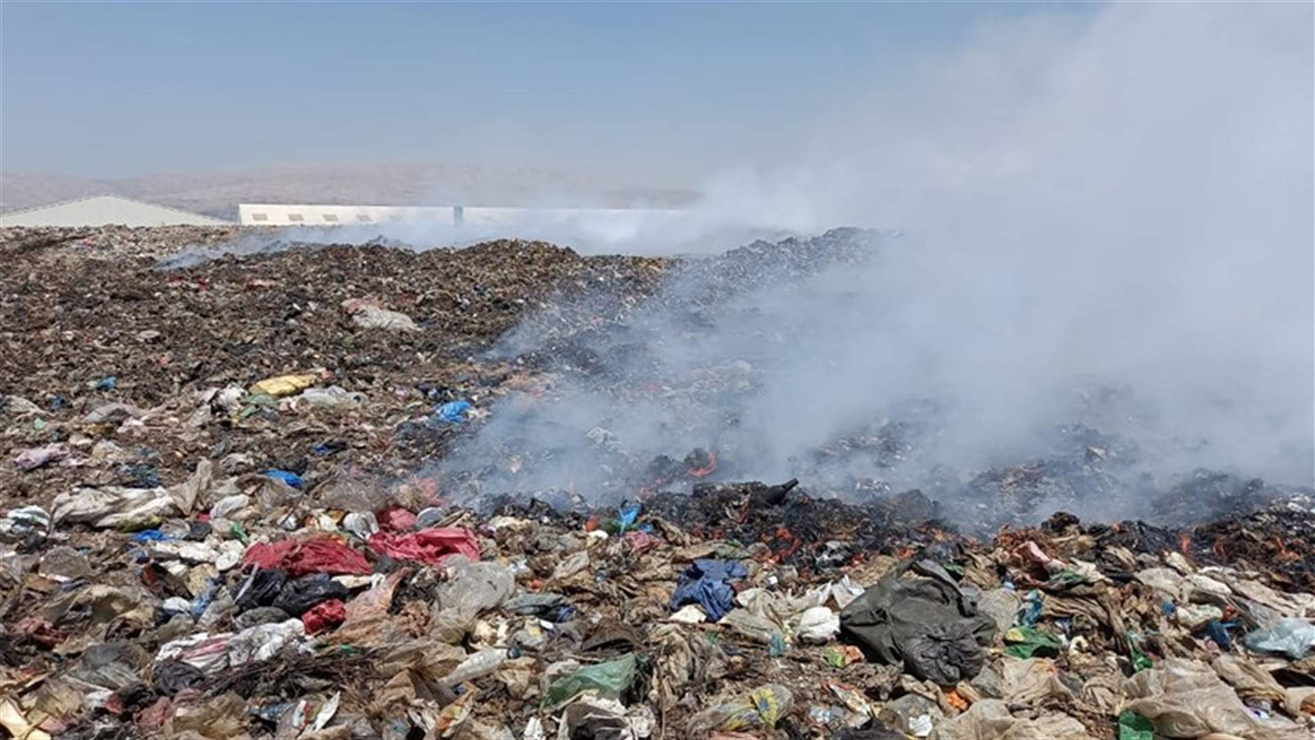اخماد حريق مكب بر الياس