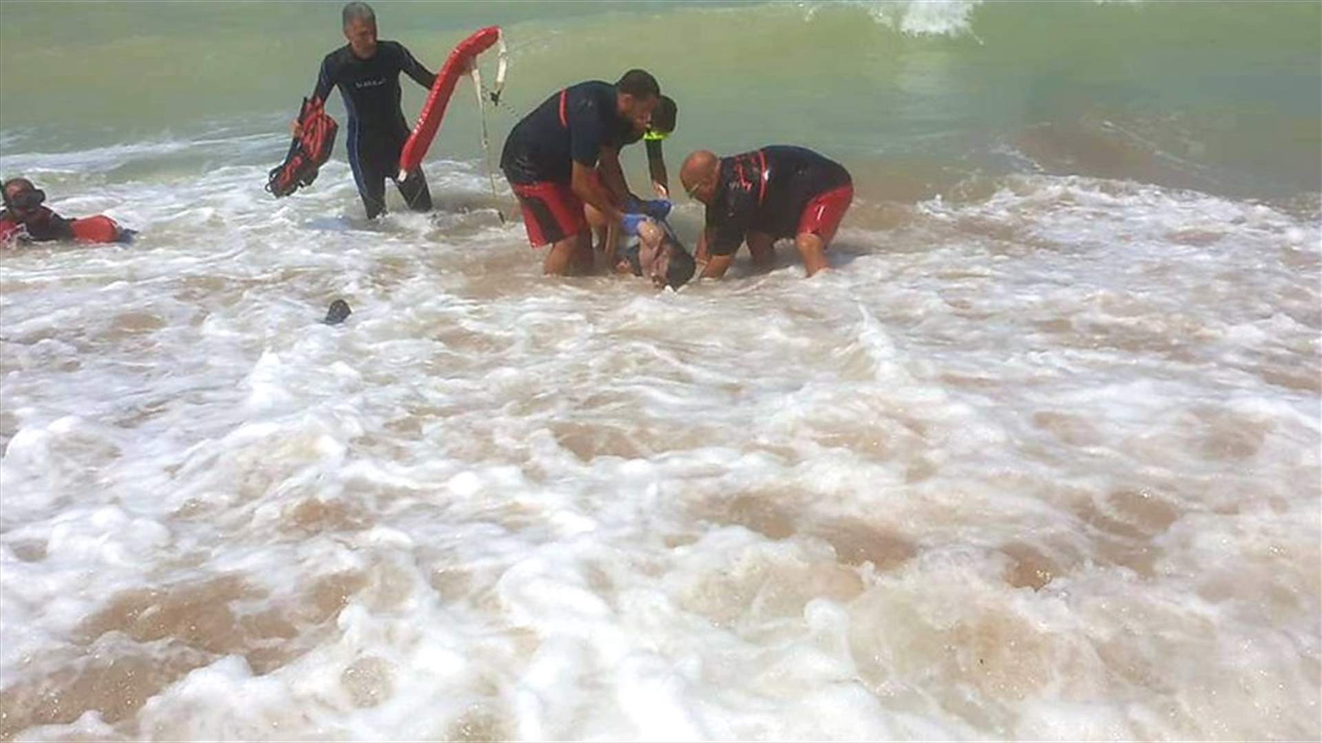 إنتشال جثة سوري غرق على شاطىء نهر الكلب