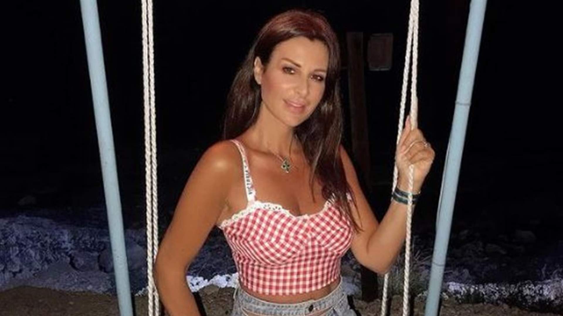 كاتيا كعدي تحتفل بذكرى زواجها الاولى بقبلة رومانسية (فيديو)