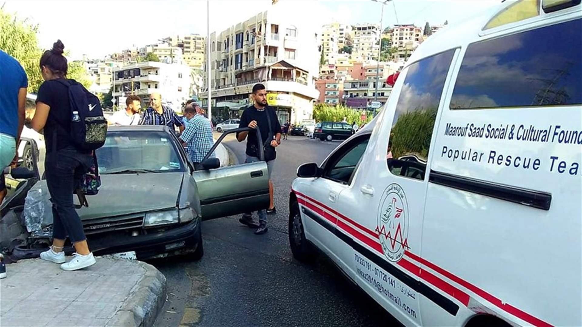 3 جرحى في حادث سير بين سيارة وصهريج عند دوار القناية في صيدا