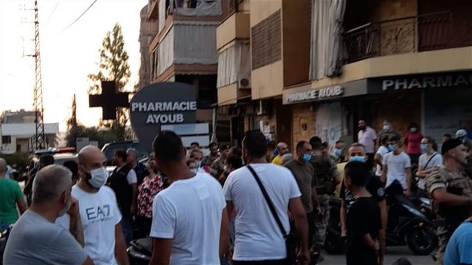 محتجون يقطعون الطريق في كفرشيما