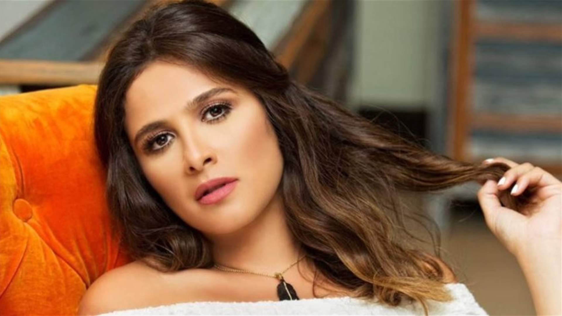 نقل ياسمين عبد العزيز بطائرة إسعاف إلى جنيف للعلاج