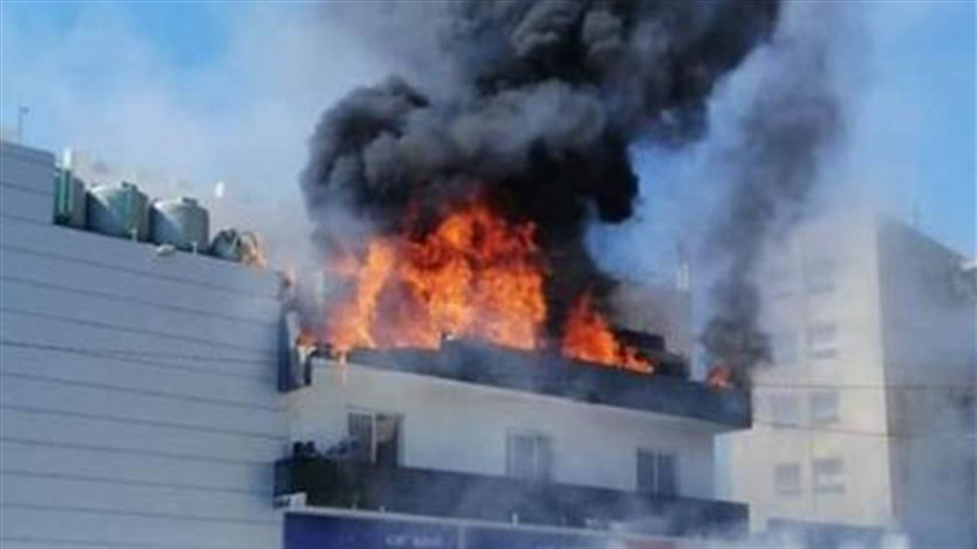 حريق كبير في صربا بجانب إحدى محطات المحروقات (فيديوهات)