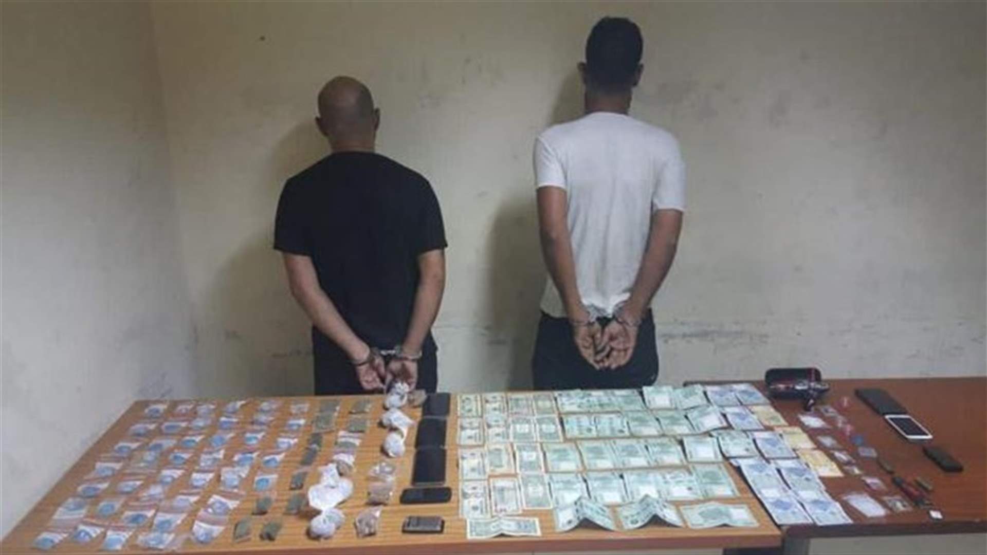 توقيف مروجي مخدرات وضبط كمية كبيرة منها في زوق مصبح وبرج حمود