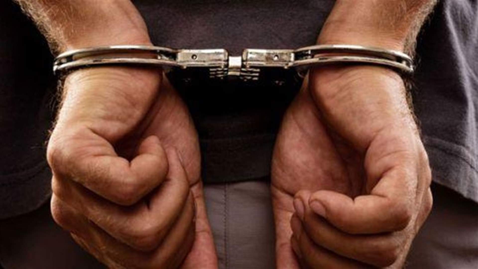 في سوريا... أب يحتجز ابنته في غرفة نصفها تحت الأرض لسنوات!