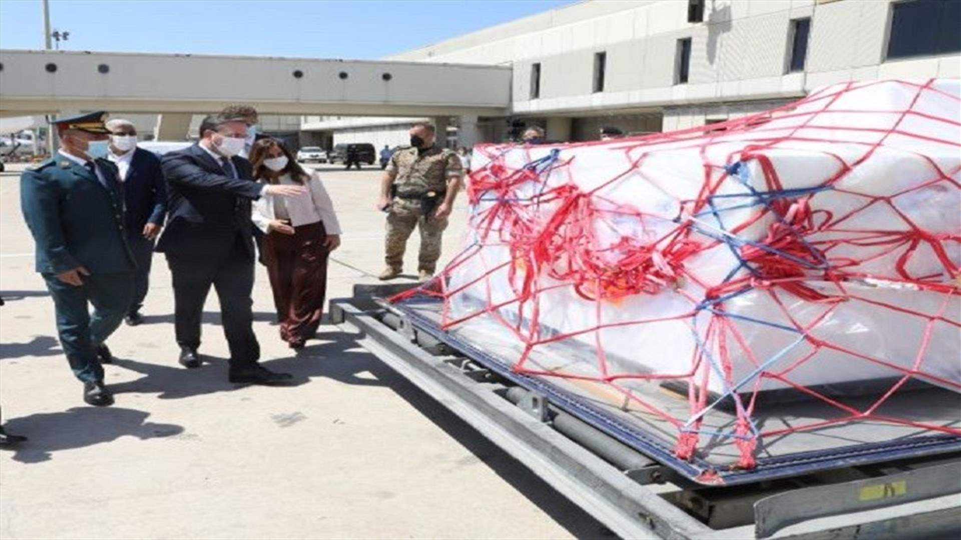 Akar receives batch of medical aid from Serbian counterpart