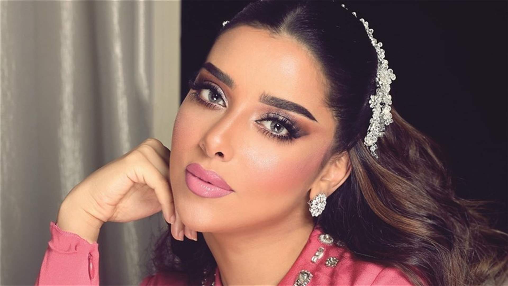 بلقيس مع تمثال الشمع الخاص بها... هل يمكنكم التفريق بينهما؟