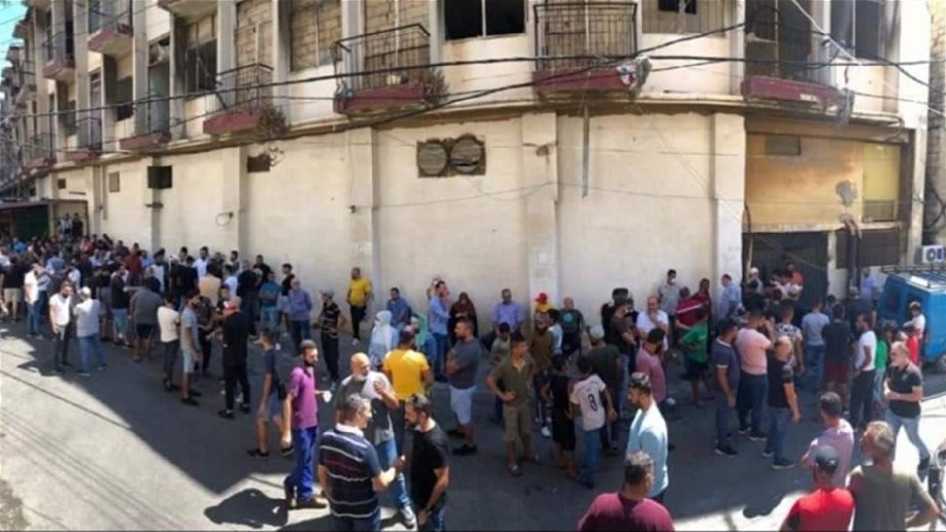 قطع الطريق البحري في صيدا ومسيرة غضب حاشدة