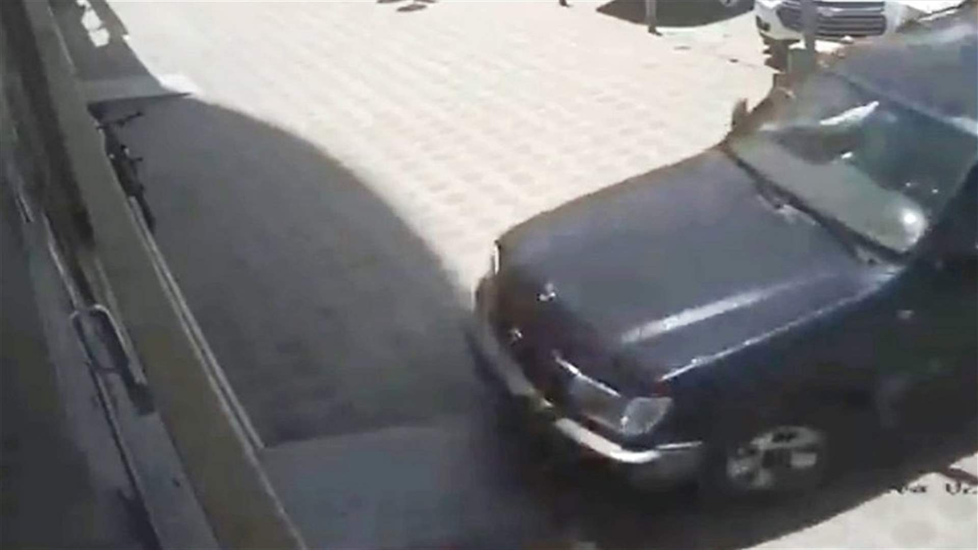 خلال تدرّبها على القيادة... امرأة تقتحم محلاً وفيديو يوثّق الحادثة!