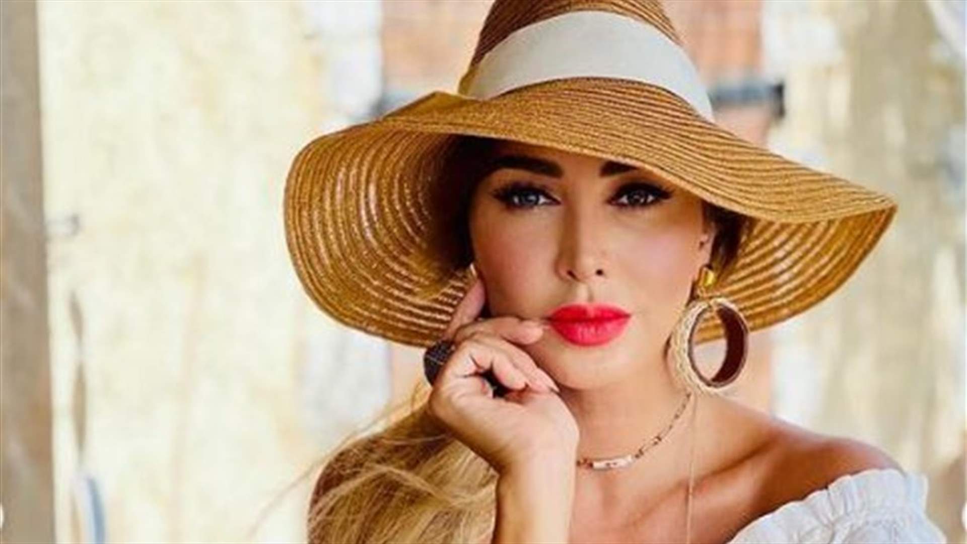 جويل ماردينيان بإطلالة صيفيّة على البحر مع ابنتها: &quot;لا مكياج ولا فلتر&quot;
