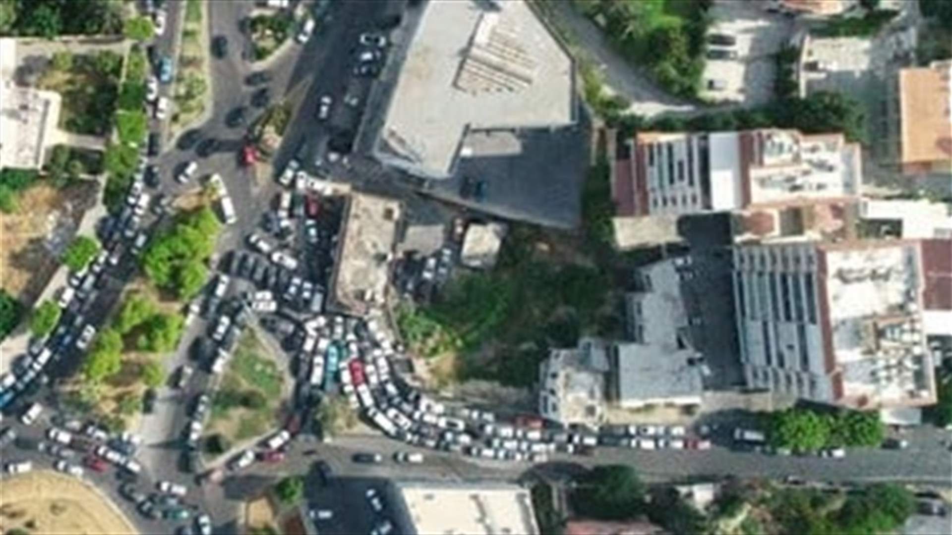 Long queues at Sidon filling stations as seen from the air-[PHOTOS]