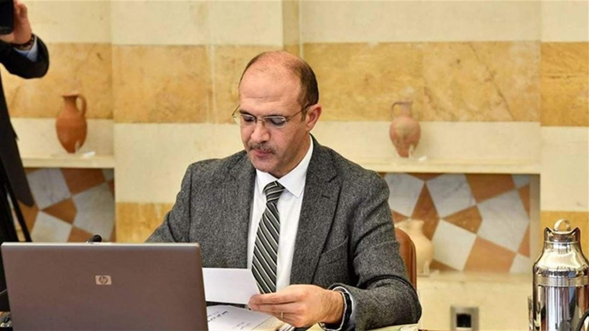 حسن: ازمة الدواء الى حل
