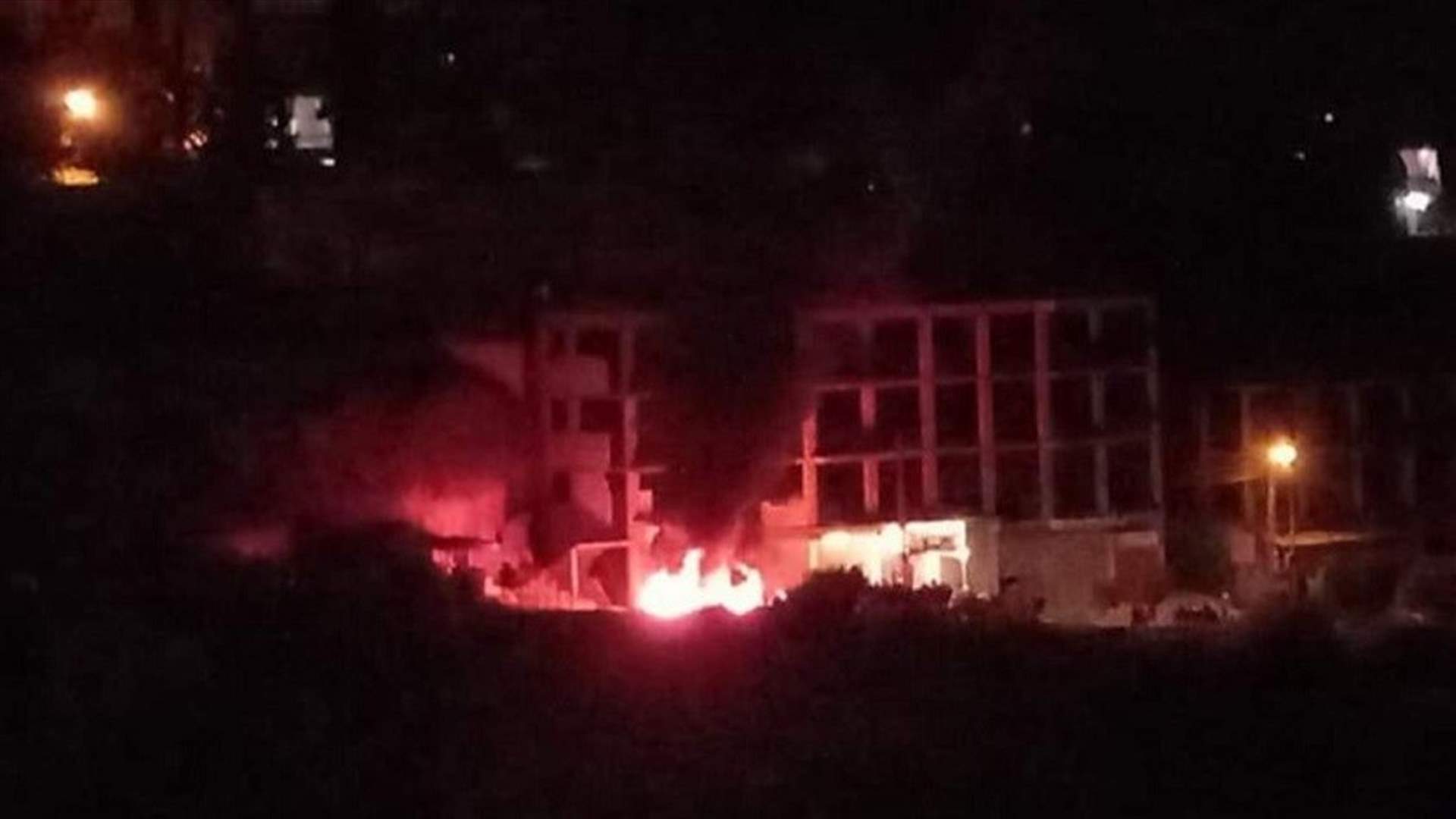 قطع طريق طيردبا بسبب إشكال على خلفية تعبئة بنزين