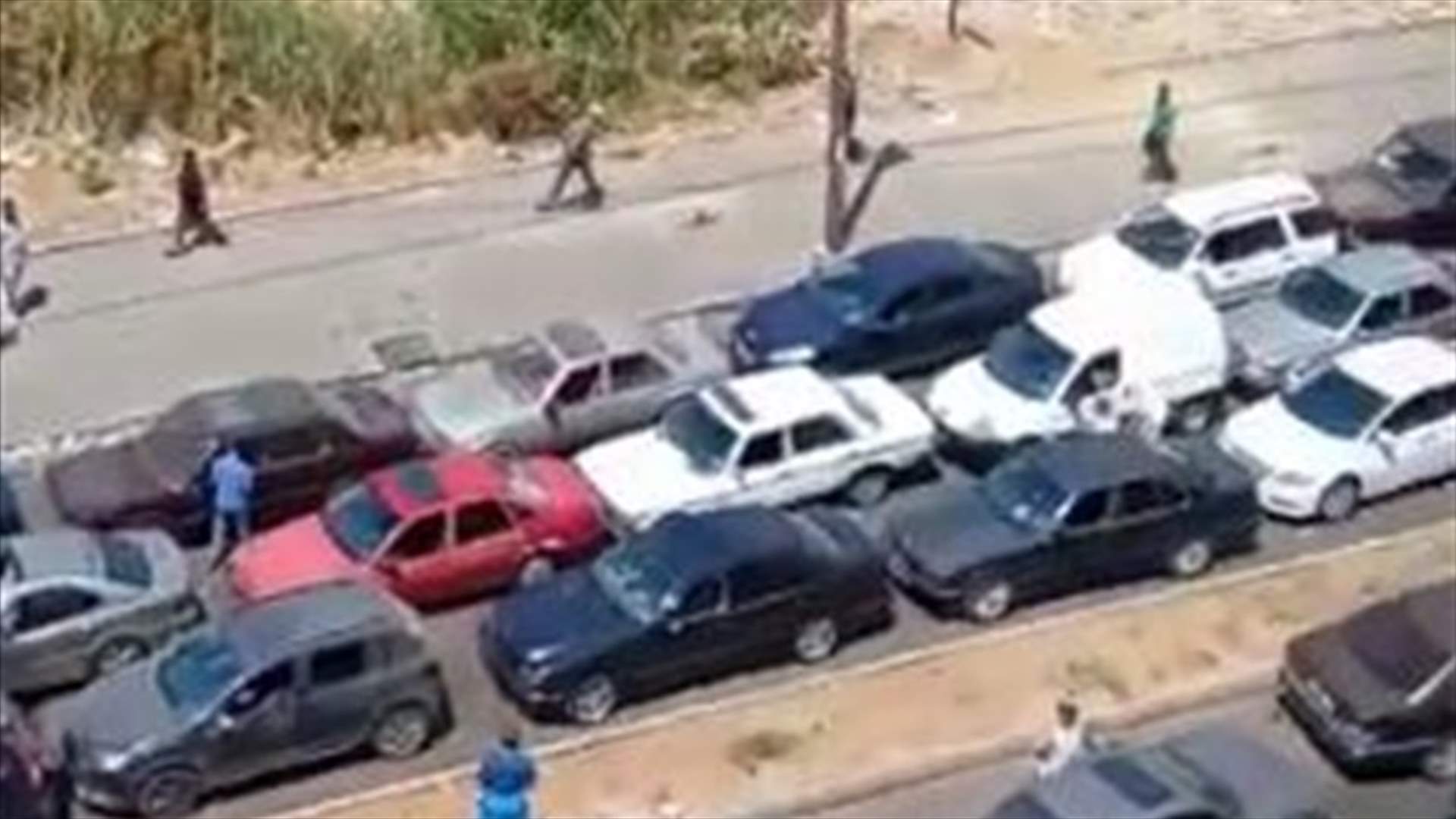 مشهد استثنائي عند بولفار طرابلس.. زحمة سيارات ودراجات نارية (فيديو)