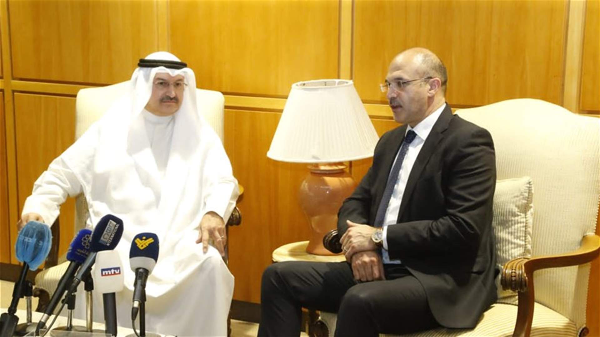 طائرة كويتية تنقل 6 جرحى في انفجار التليل