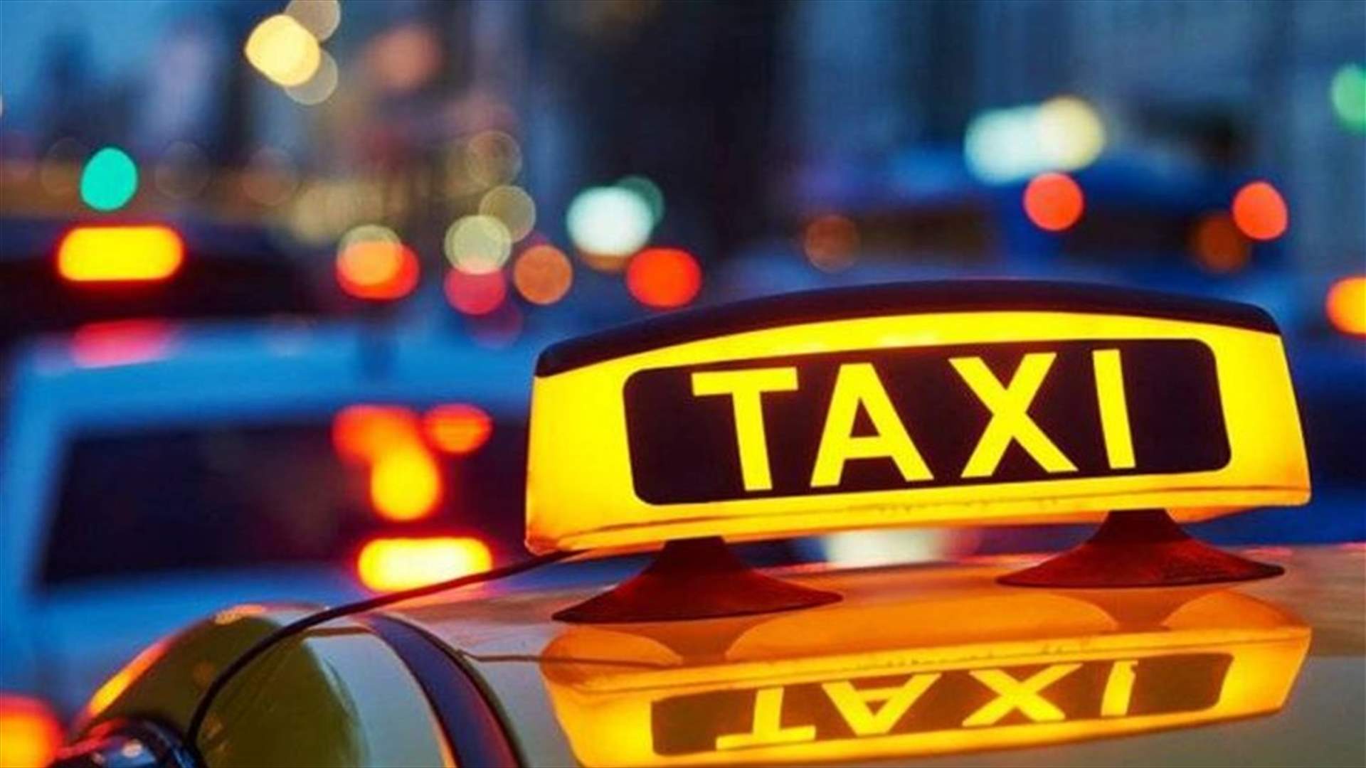 السائقون العموميون قطعوا ليلا طريق الحمراء احتجاجا على أزمة البنزين