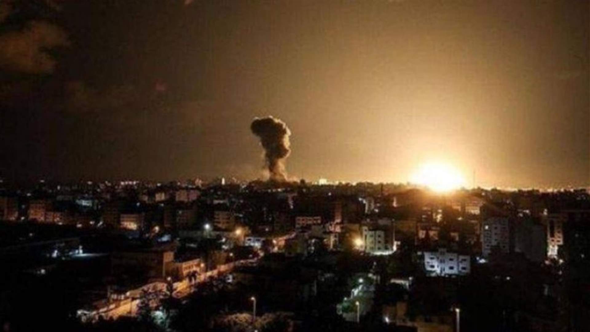 إسرائيل تقصف مواقع لحماس في غزة ردا على إطلاق بالونات حارقة