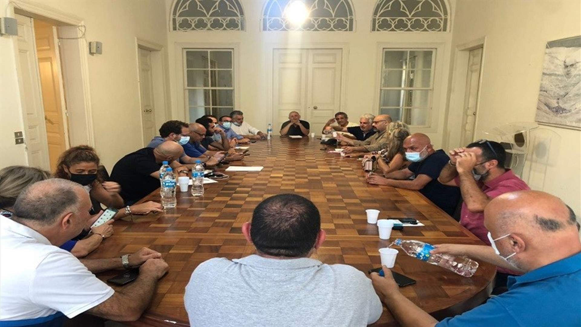 إجتماع للمجموعات السيادية في "الأحرار"... وتشكيل لجنة مصغرة لمتابعة تحركات الثورة