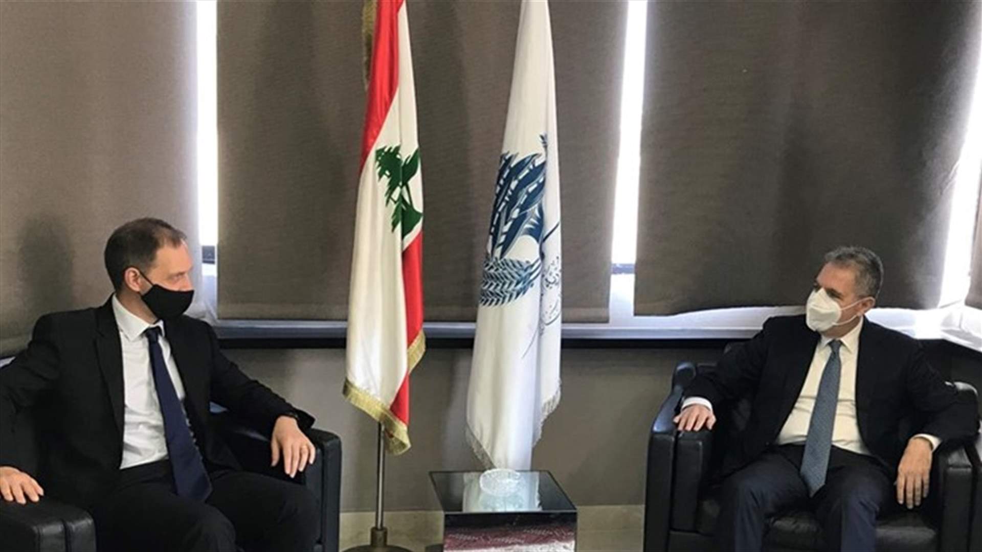 وزني بحث مع السفير البريطاني في مواضيع مالية اقتصادية