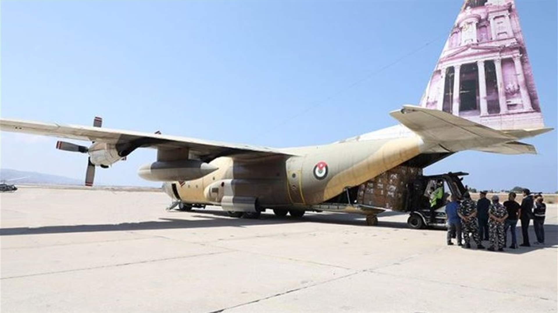 الجيش تسلم موادا طبية هبة من الأردن