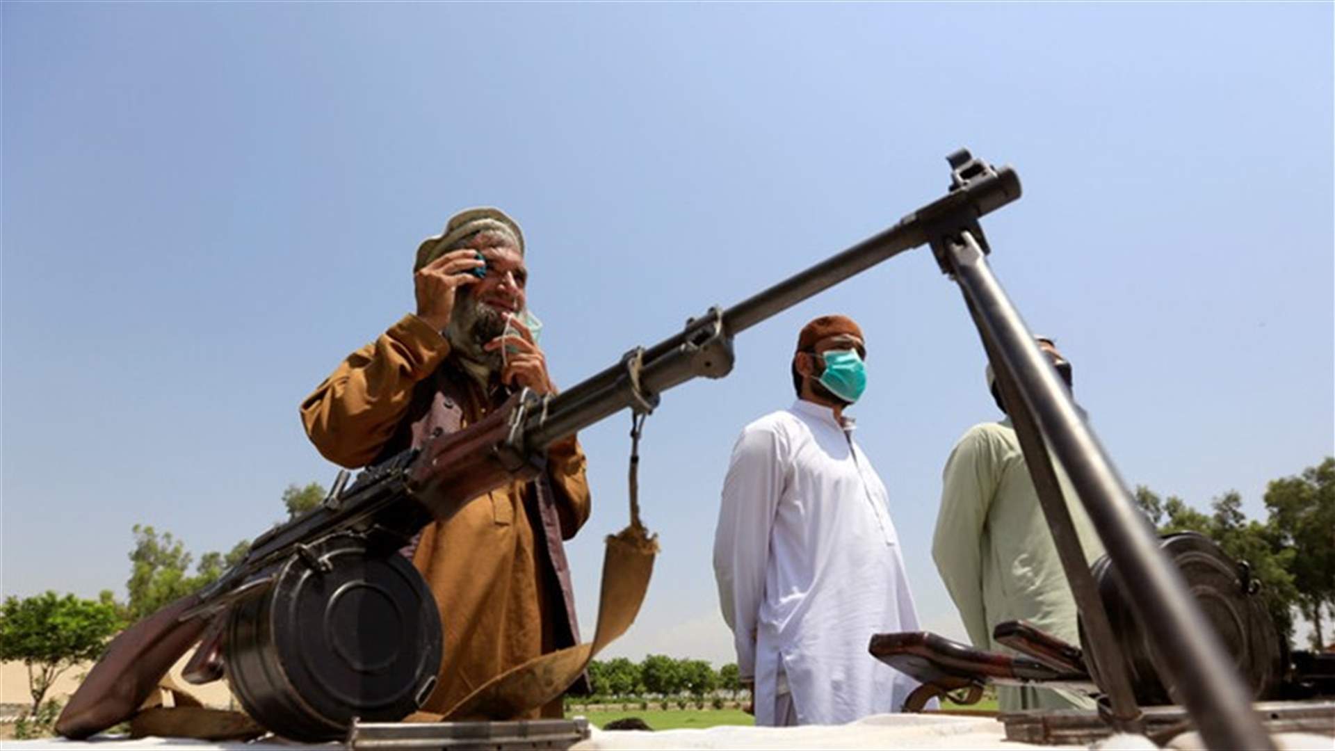 مسؤول من طالبان: حراس الحركة يواصلون حماية المدنيين خارج مطار كابول