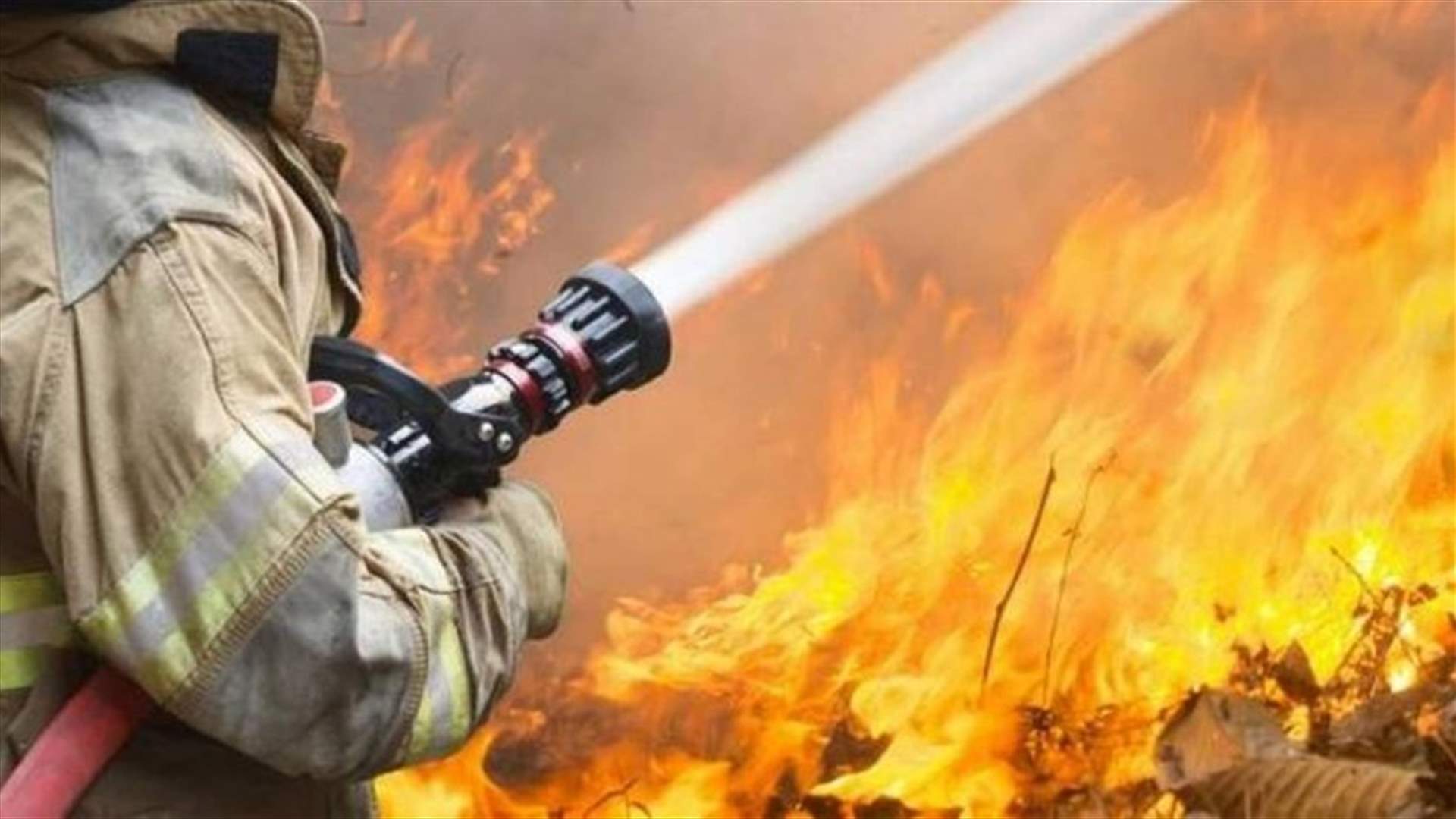 حريق في فنيدق والدفاع المدني يعمل على اهماده