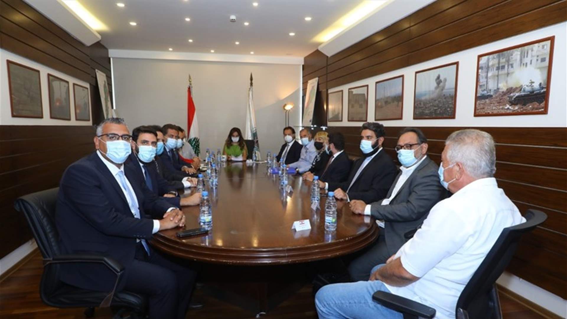 عكر اجتمعت بشركات تحويل ونقل الأموال... وتأكيد أن البطاقة التمويلية سيبدأ تنفيذها خلال أيلول