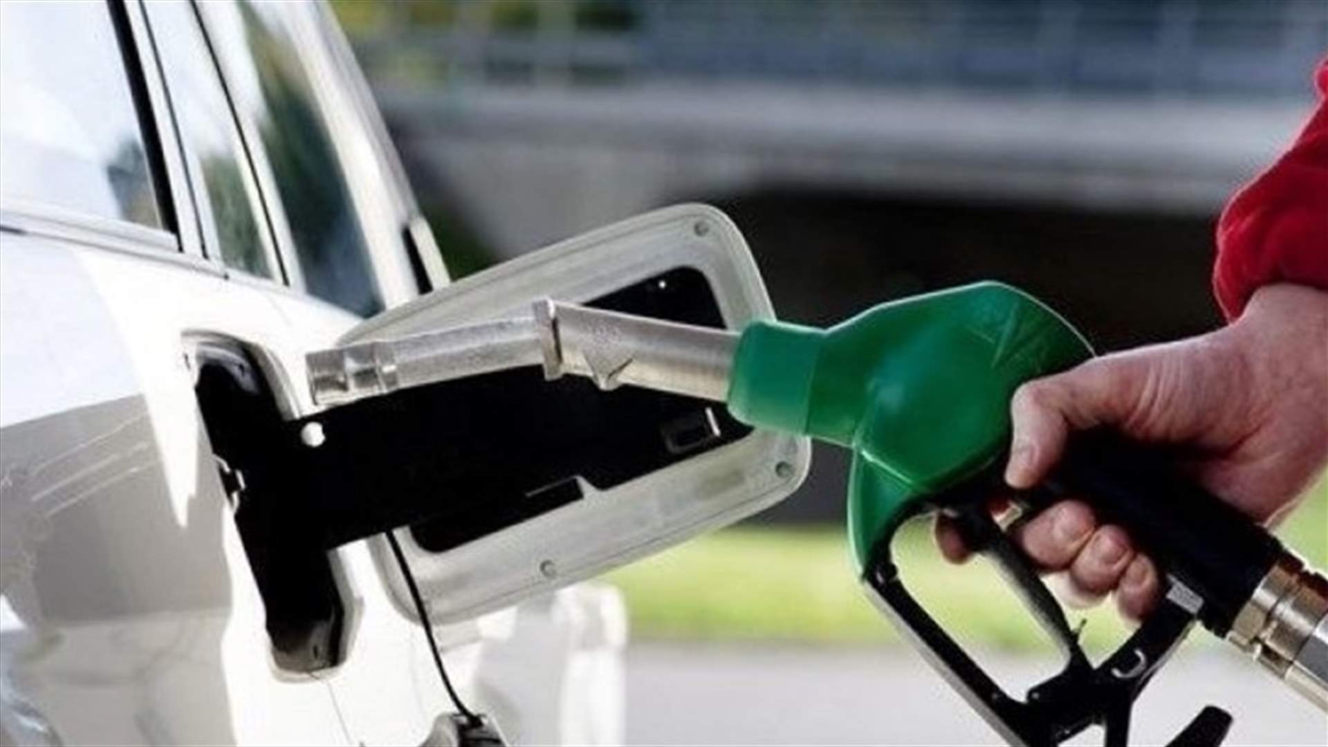 Oil prices drop across Lebanon