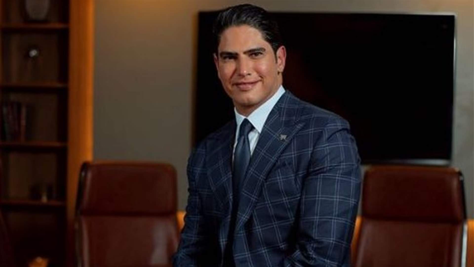 شقيق أحمد ابو هشيمة يخطف الأضواء بوسامته