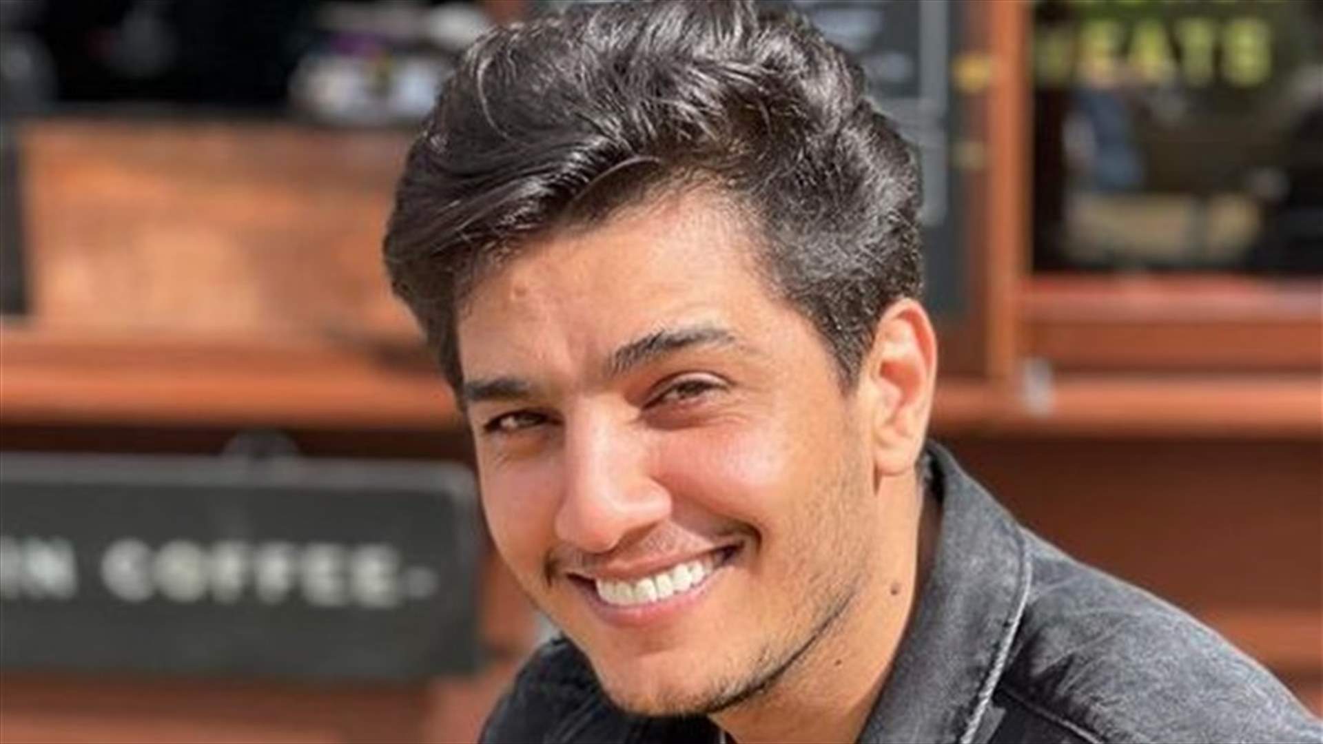 الصدمة على وجه محمد عساف... شاهدوا لقاءه الأول مع مجسّم الشمع الخاص به