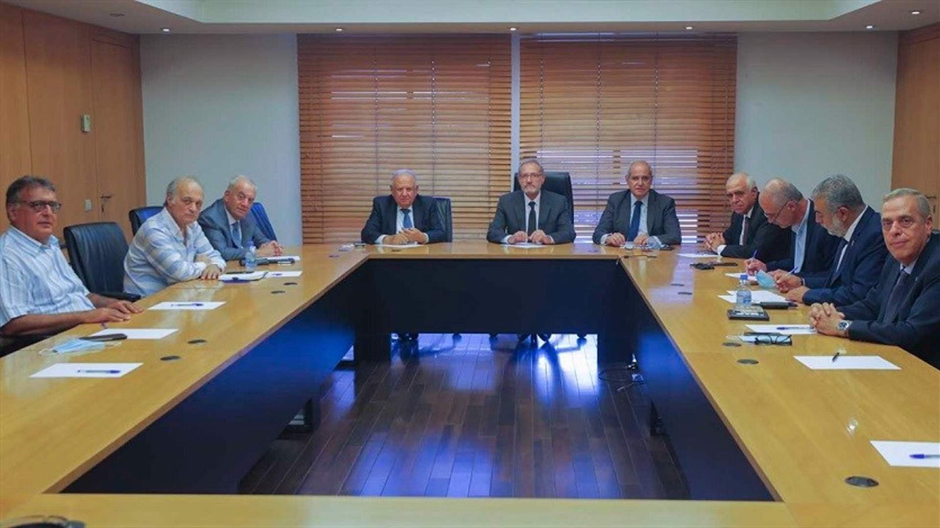 اجتماع لنقباء المهن الحرة عرض الشؤون المتصلة بالوضع العام وتصرف المصارف غير القانوني
