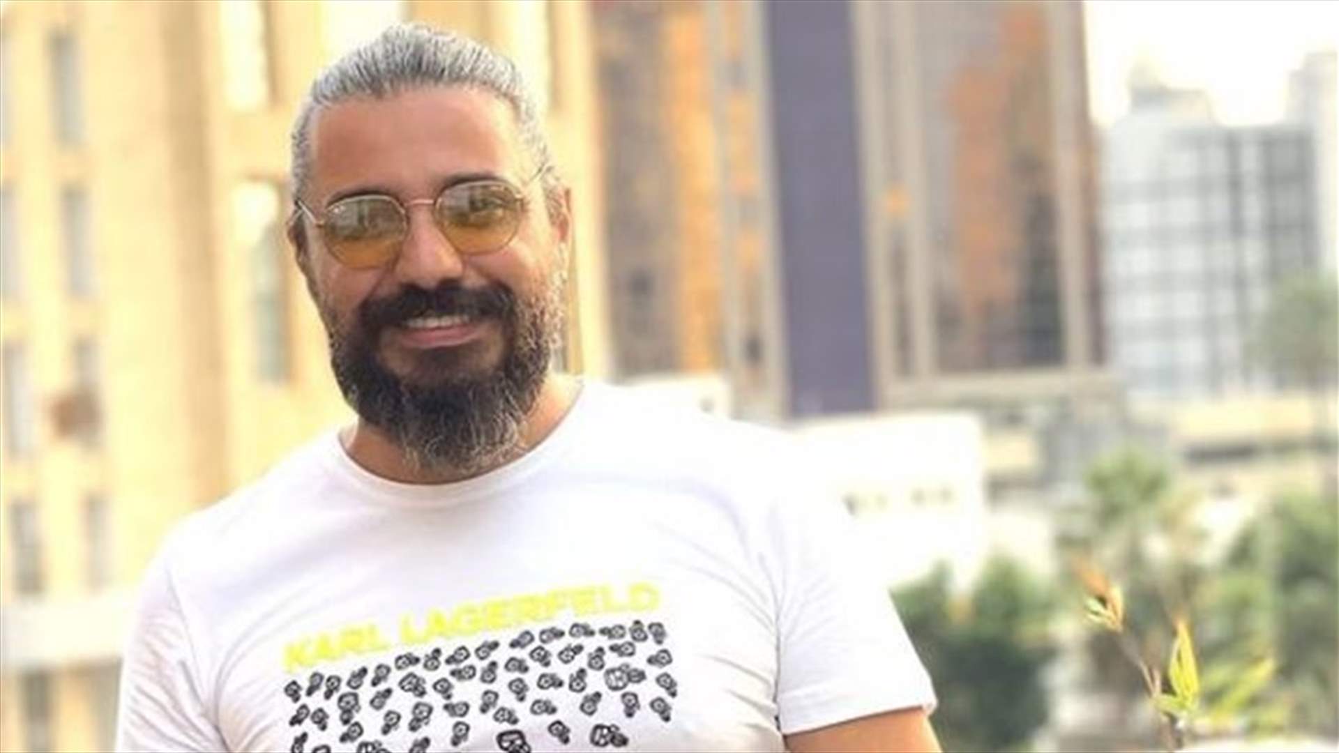 جاد بو كرم يتبرّع بشعره الطويل لأطفال مرضى السرطان (صورة)