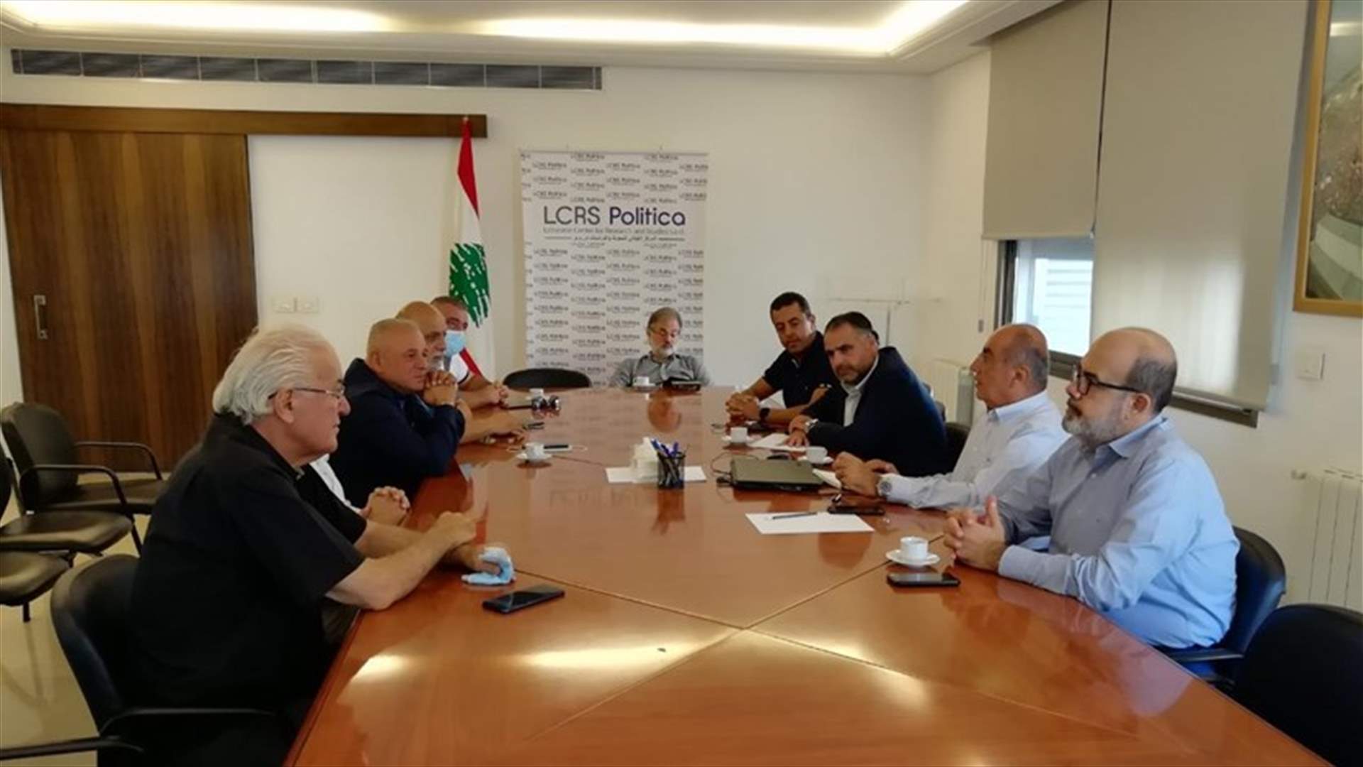 لقاء سيدة الجبل تسلم من الوطنيين الأحرار دعوة للمشاركة في اجتماع لإنشاء جبهة سيادية