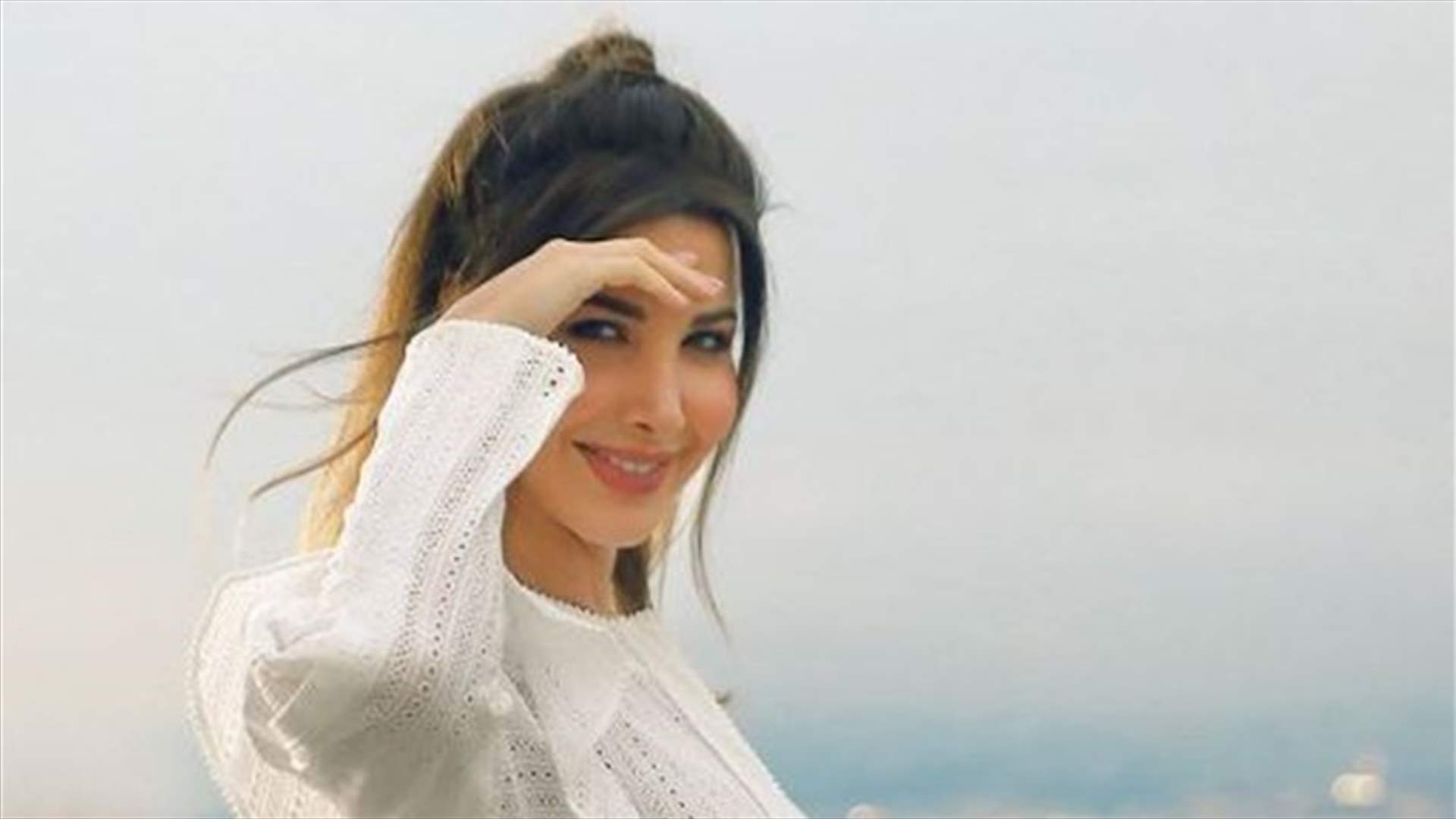 والدة نانسي عجرم تخطف الأضواء بجمالها في صورتها الجديدة