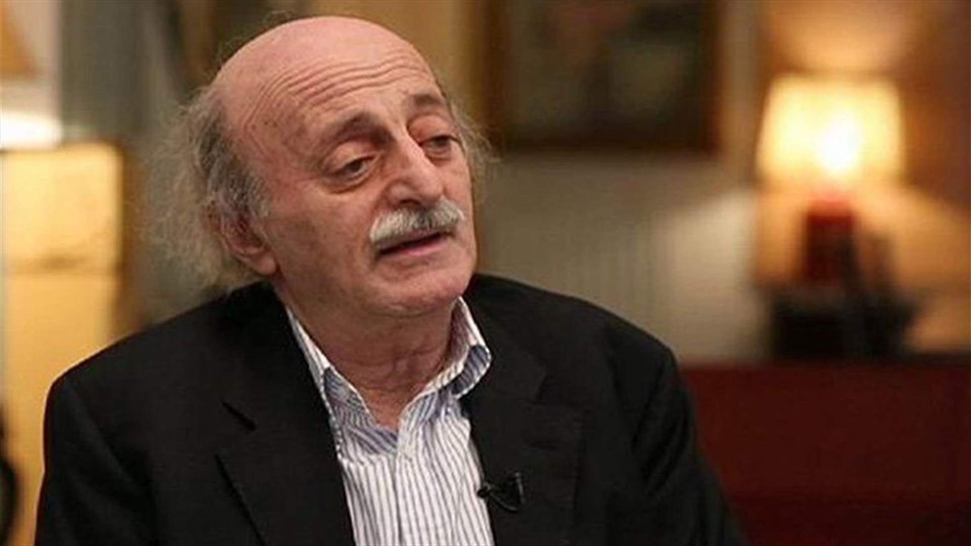 جنبلاط لـ&quot;الجمهورية&quot;: &quot;بس تطلع الحكومة خبّرني&quot;.. وهذا رأيه في الزيارات إلى سوريا