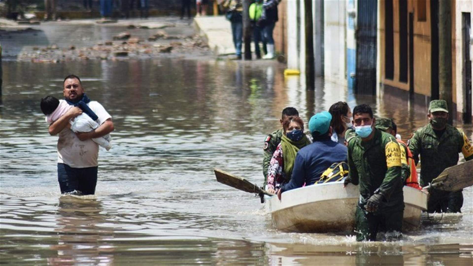 فيضانات عارمة تقتل 17 معظمهم مصابون بكورونا في مستشفى مكسيكي