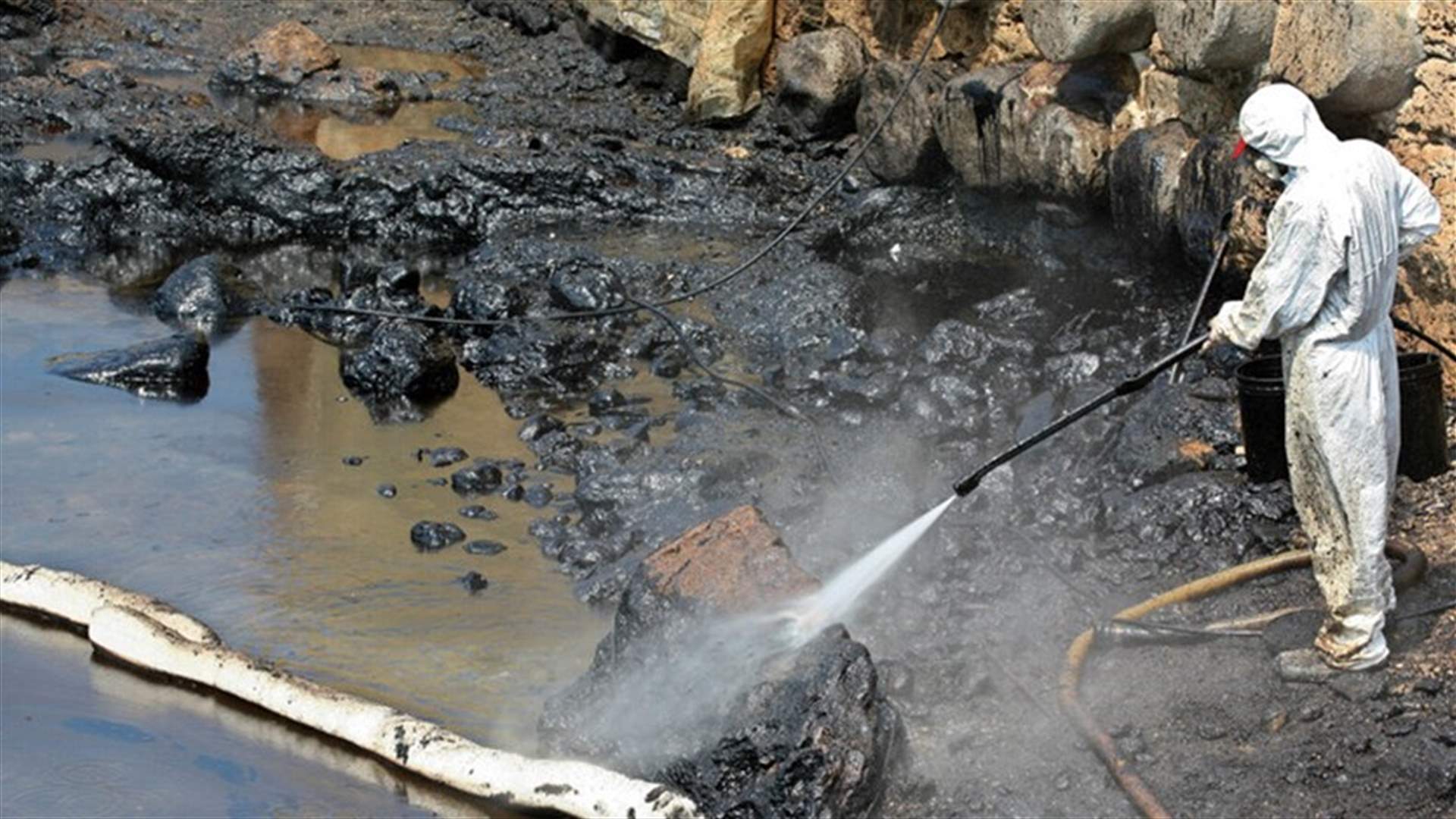 عودة التسربات النفطية في الأراضي الزراعية في ببنين العبدة... ماذا طالب الأهالي؟
