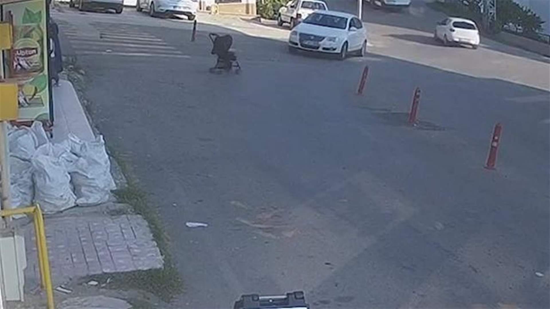 فيديو "يوقف القلب"... لحظة تدحرج عربة أطفال نحو أسفل منحدر في تركيا!
