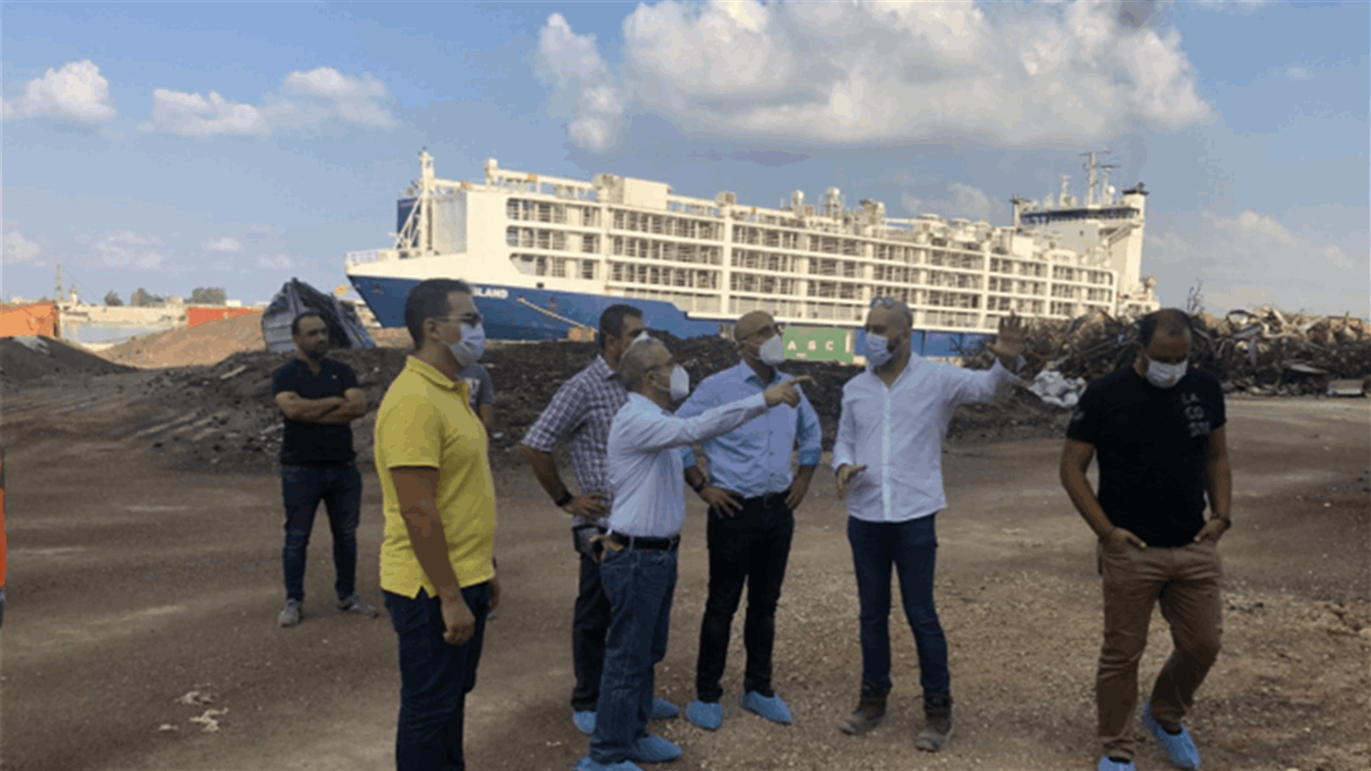 وزير البيئة تفقّد مرفأ بيروت واطلع على الوضع البيئي في منطقة الإهراءات المدمّرة