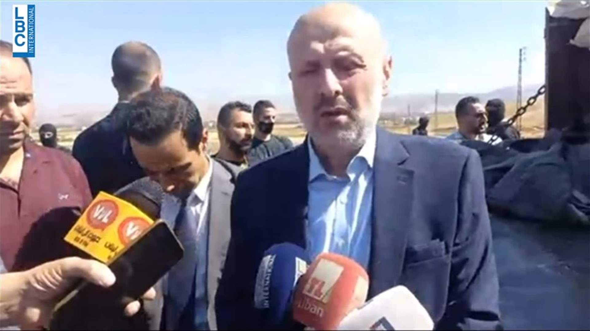 المولوي يتفقد مضبوطات شاحنة نيترات في سهل بدنايل (فيديو)