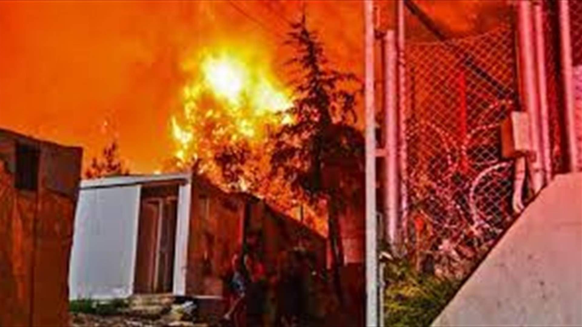 حريق كبير في مخيم للمهاجرين في جزيرة ساموس اليونانية