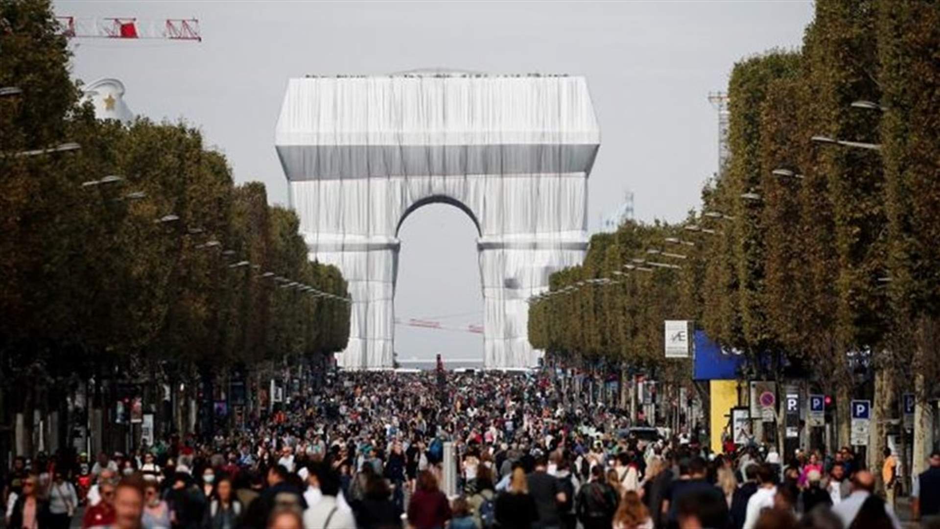 Crowds flock to Champs-Élys&eacute;es during Paris car-free day