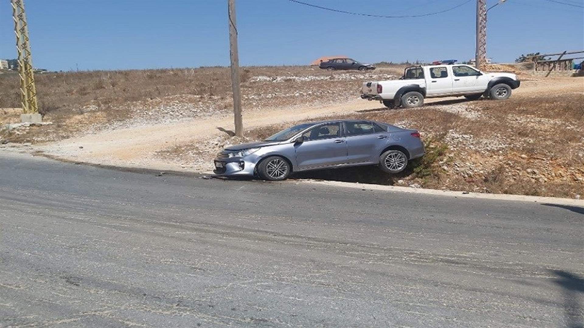 انقلاب سيارة على طريق عام مرجعيون الخيام تبين انها مسروقة