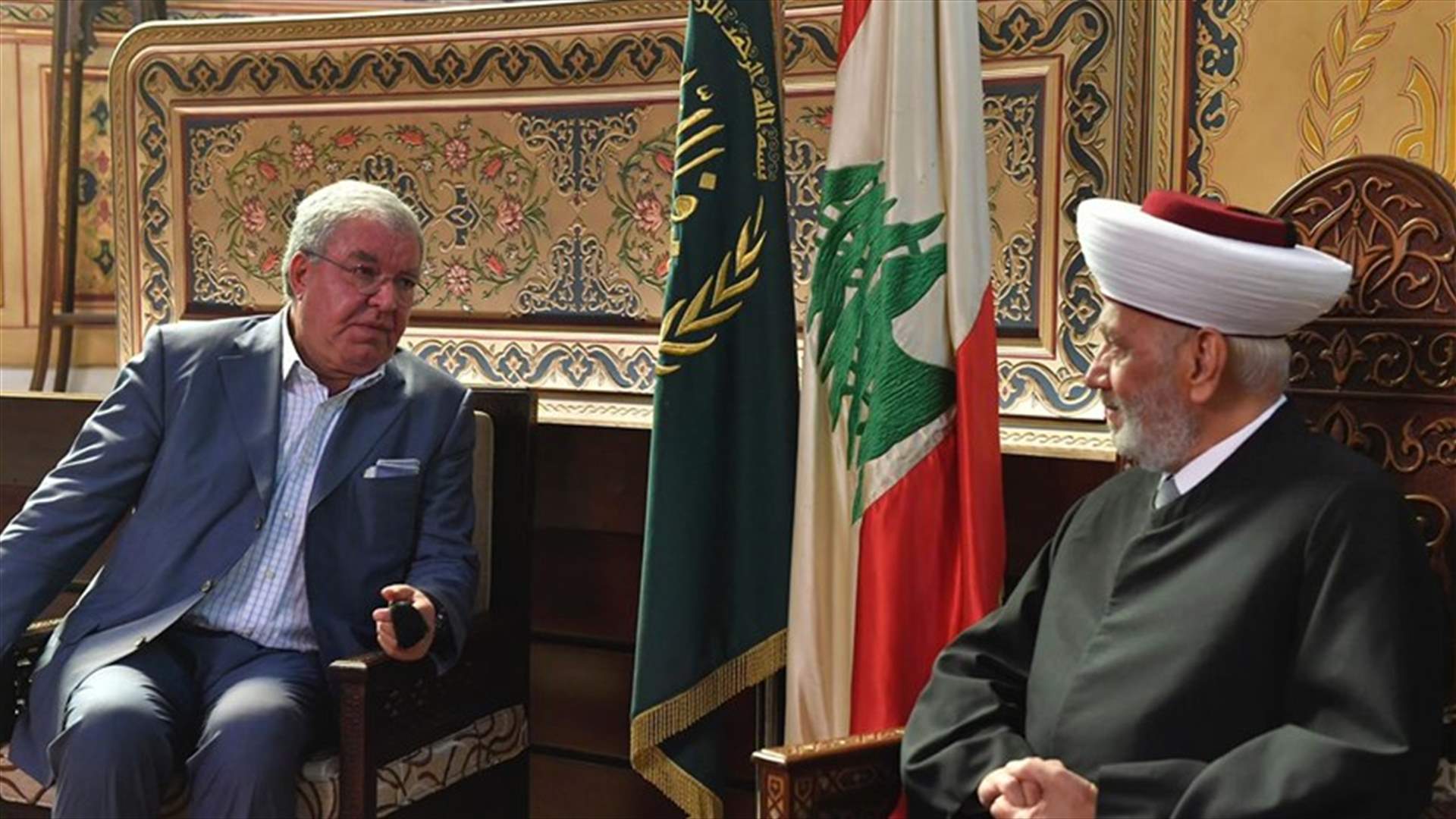 المشنوق من دار الفتوى: البيطار يعتمد الاستنسابية وسنواجه الانتقام السياسي بالدستور والقانون والسياسة